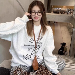 韩系花花小众高级感白灰色圆领卫衣女秋冬2025新款宽松慵懒风加绒