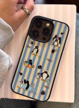 蓝色条纹企鹅可爱卡通适用苹果16promax手机壳iPhone15pro玻璃壳14亚克力13简约12黑色软边创意个性小众时尚