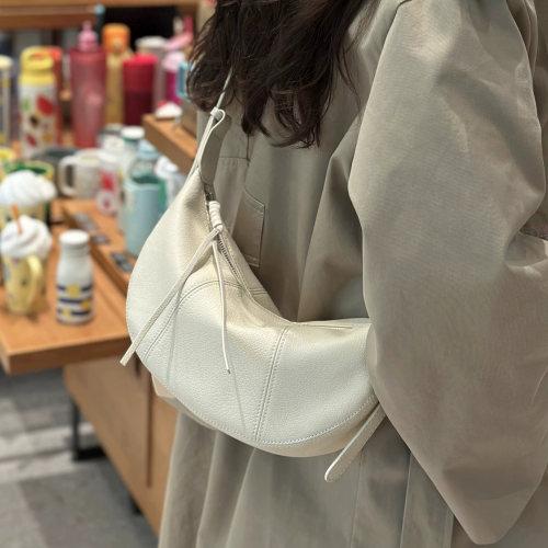 2026新款小众不撞款斜挎饺子包女