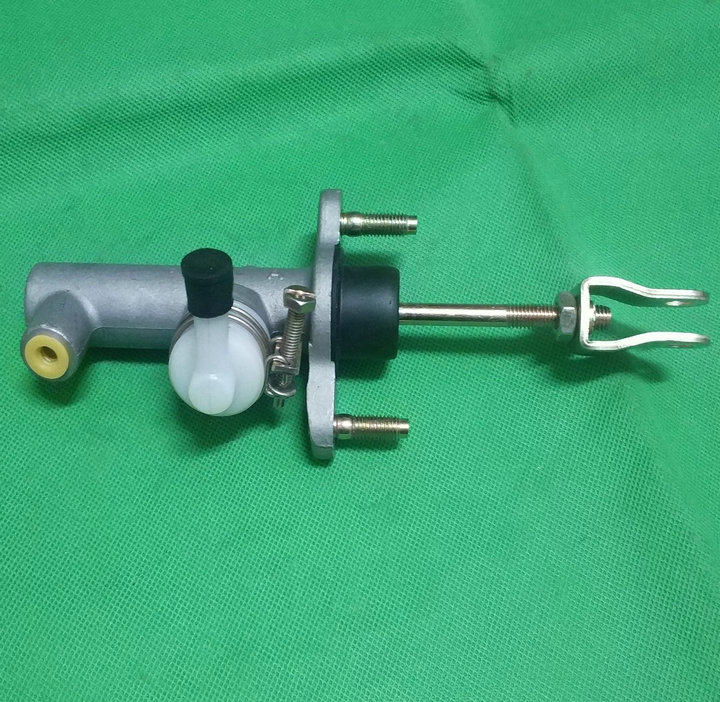 适用吉利帝豪离合器总泵