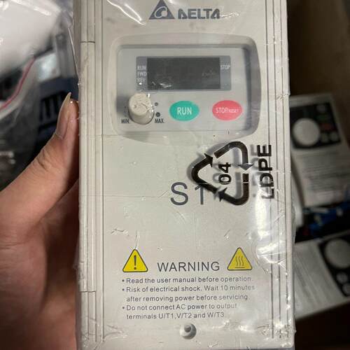 VFD002S23A变频器 台达0.2KW三相220V输入 S1系列议价维修