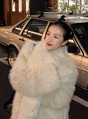 Aesta环保皮草柔软蓬松仿狐狸毛日常百搭保暖辣妹毛毛外套