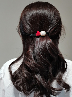 LERYAE韩国进口发饰红色爱心珍珠黑色底扭扭香蕉夹日韩发夹