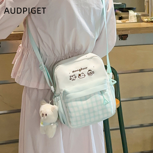 儿童斜挎包女孩可爱小背包小学生外出单肩中大童初中生卡通出游包