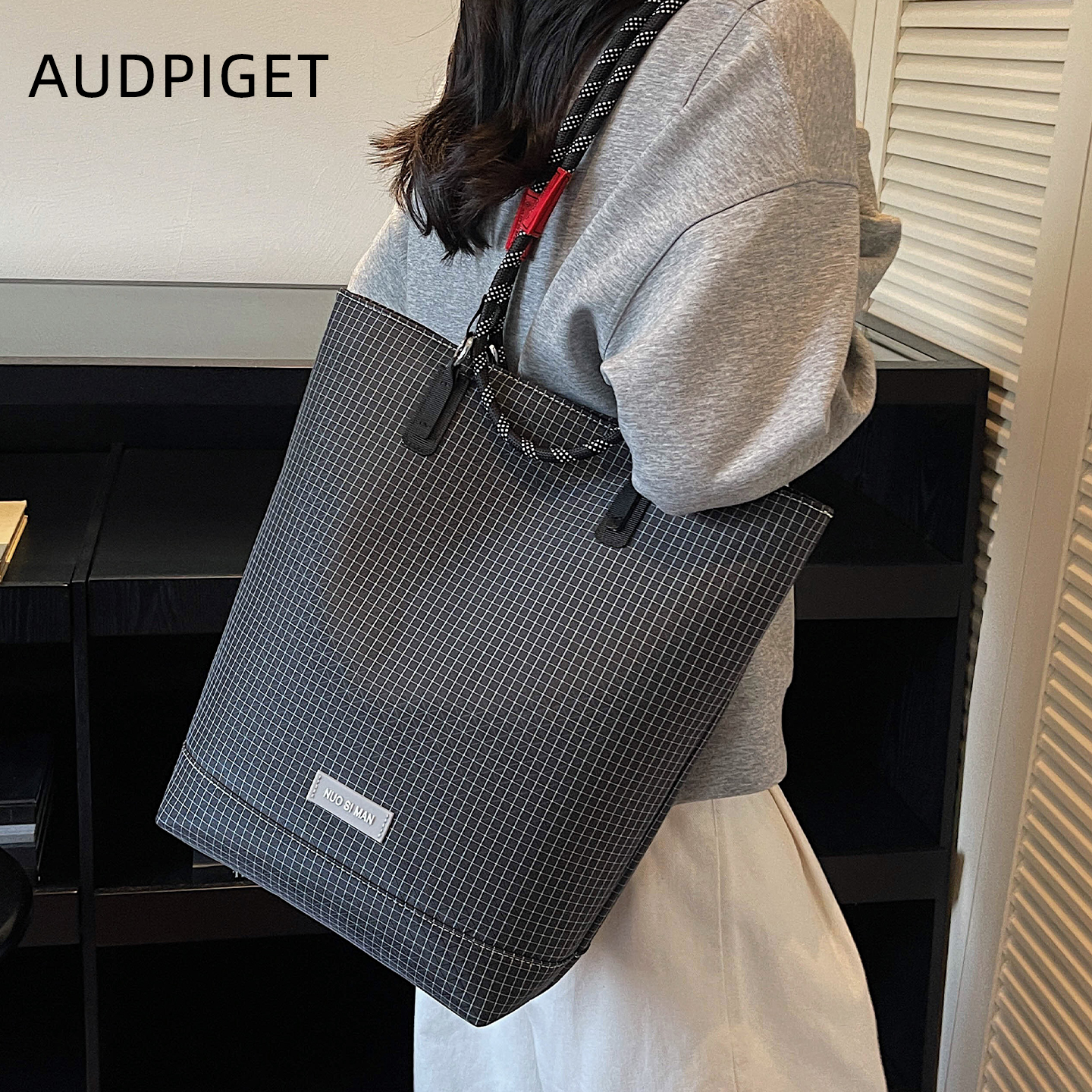 便携格子托特包水桶包学生帆布包女上班族通勤单肩包大容量手提包