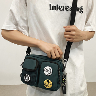 青少年斜挎包男孩外出旅行小背包中大童小学生出游包帅气男童包包