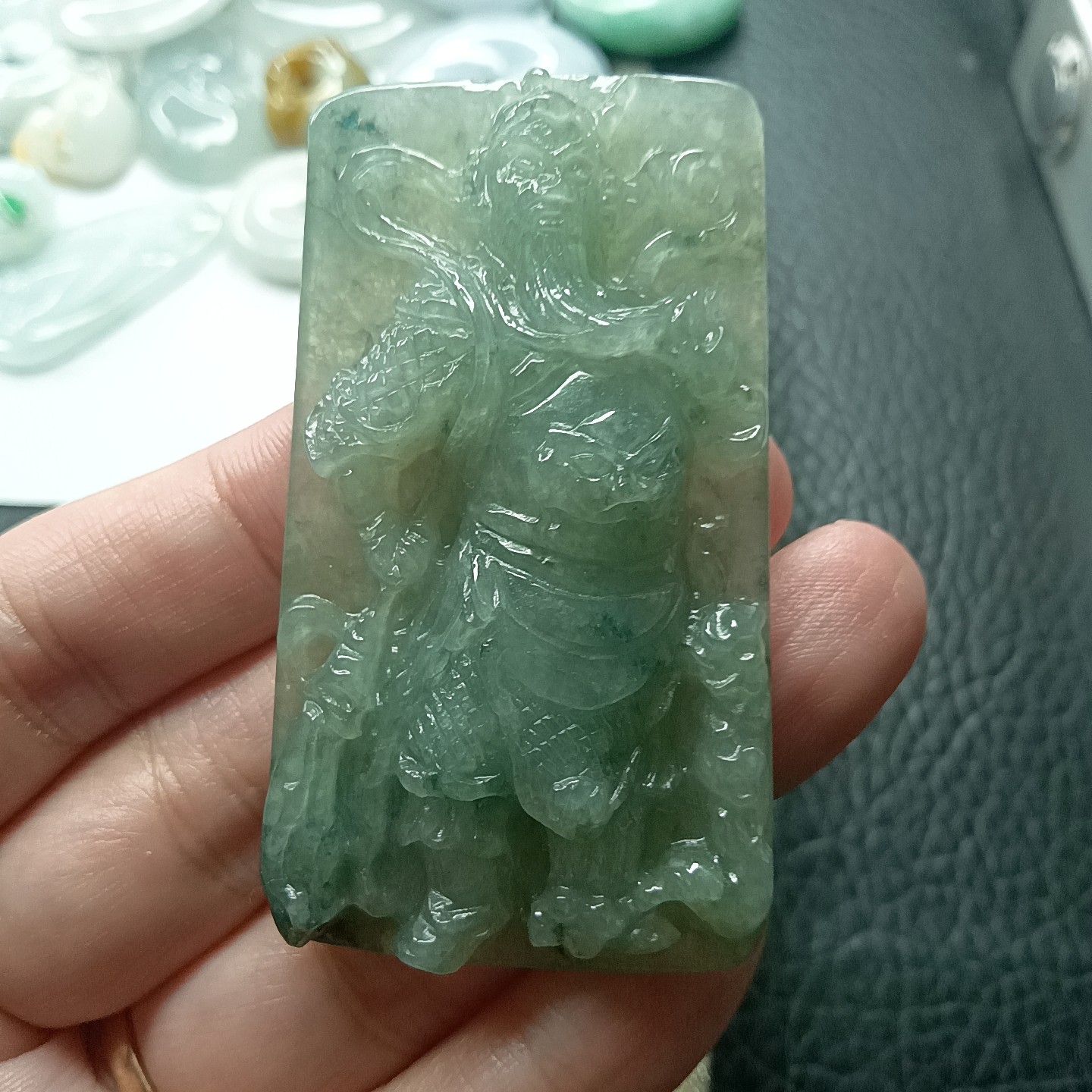 缅甸天然翡翠A货冰油青关公吊坠