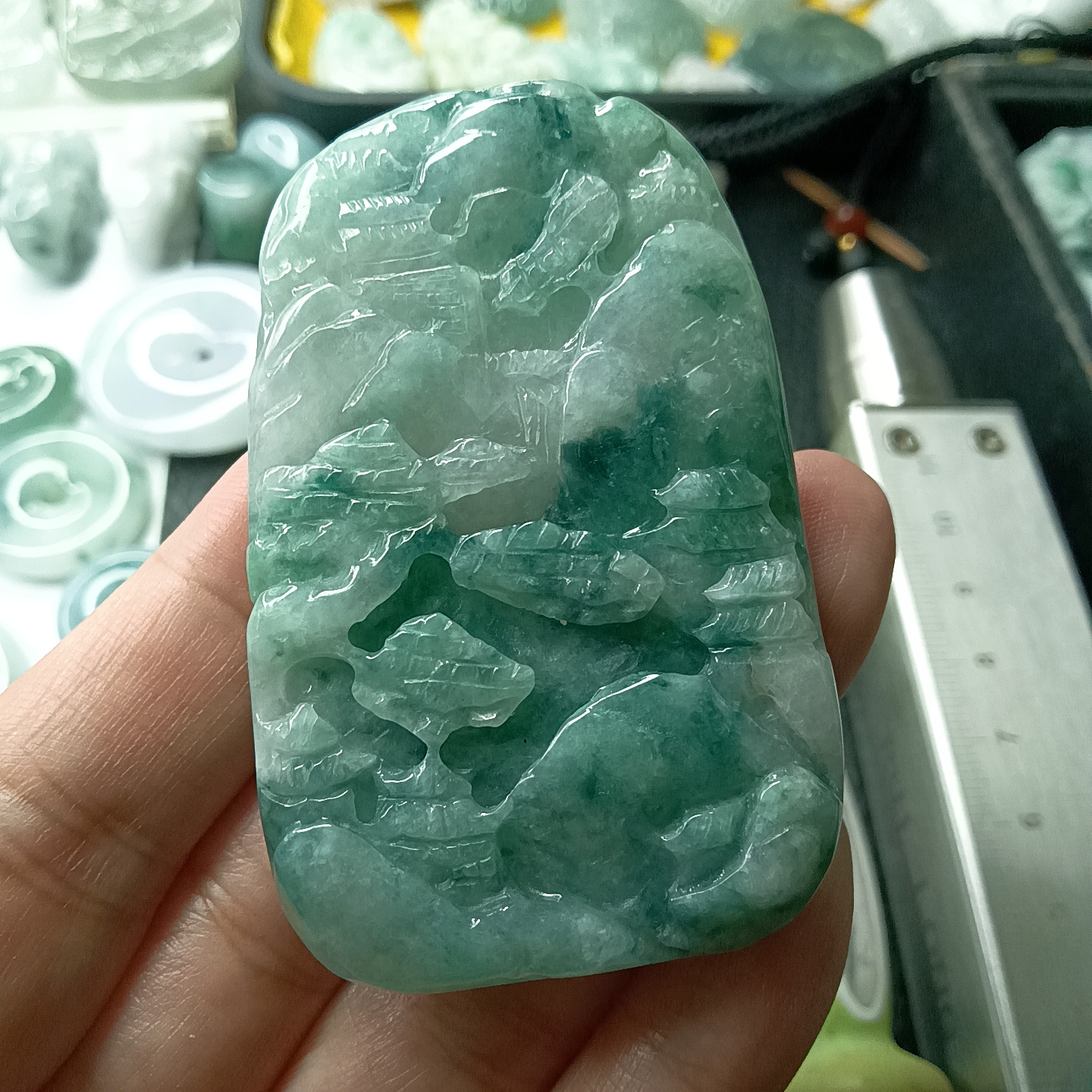 缅甸天然翡翠A货山水牌