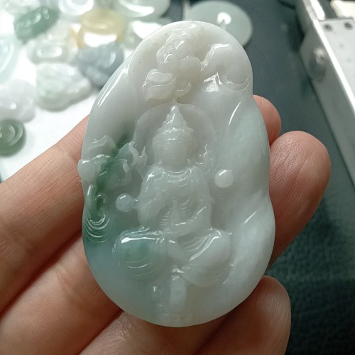 缅甸天然翡翠A货飘花观音吊坠