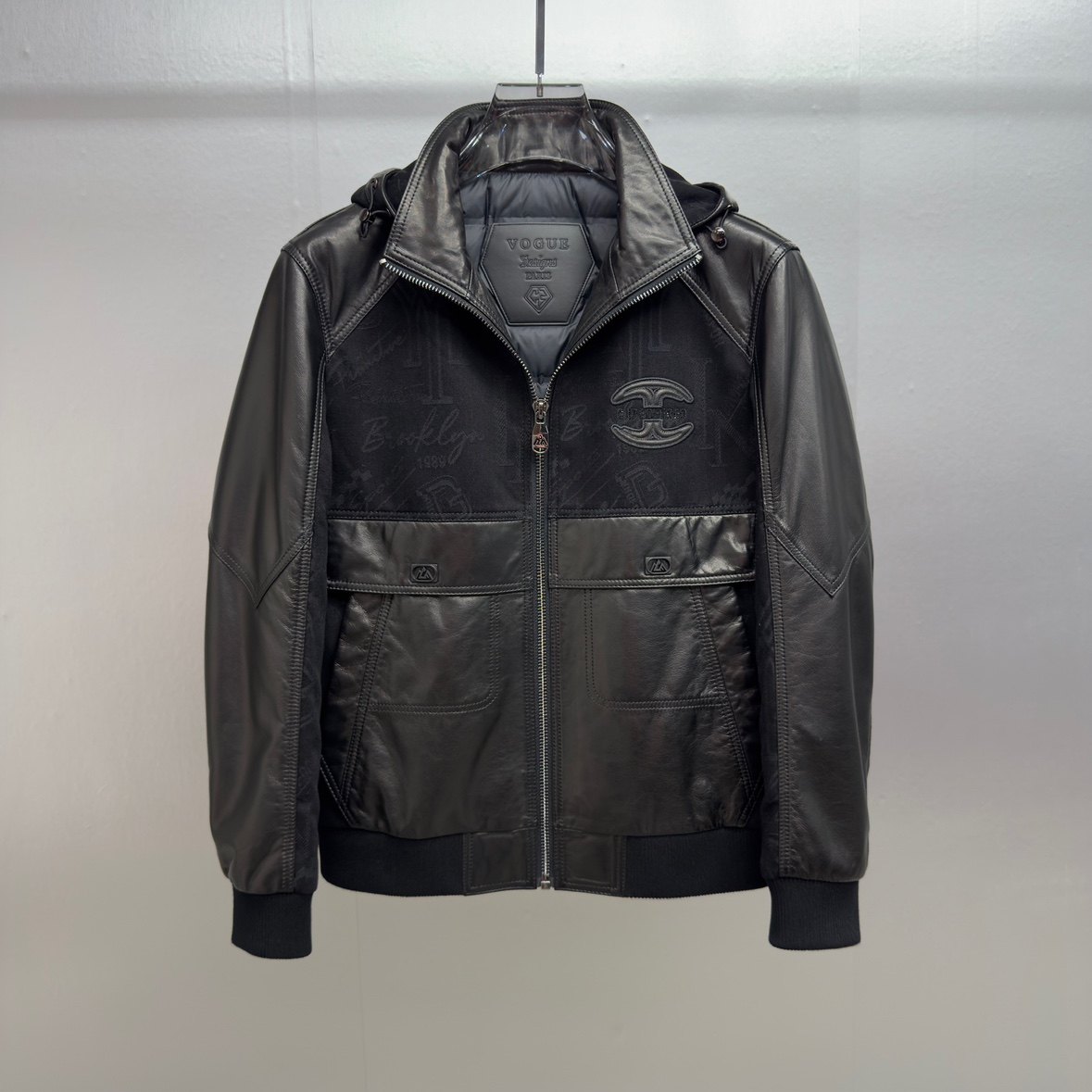 25秋冬新款潮流欧货休闲英文胸标男士连帽山羊皮白鸭休闲夹克外套