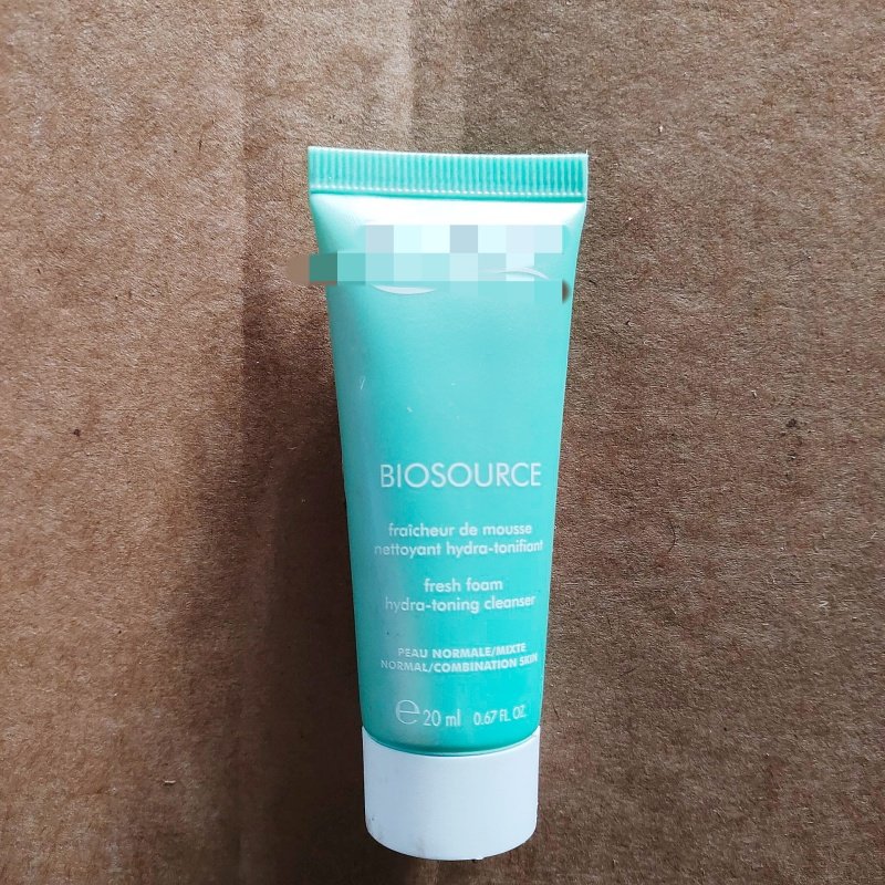 柜55~b//o~@泉新活泉润透洁面乳20ML老款 70种微量元素矿物成份