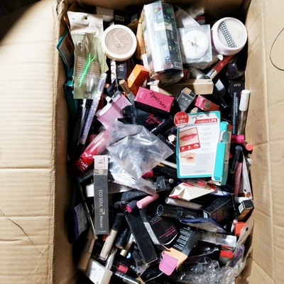 不要钱~满85-95元免费送1支~全部是韩国进口彩妆 约有1800种产品