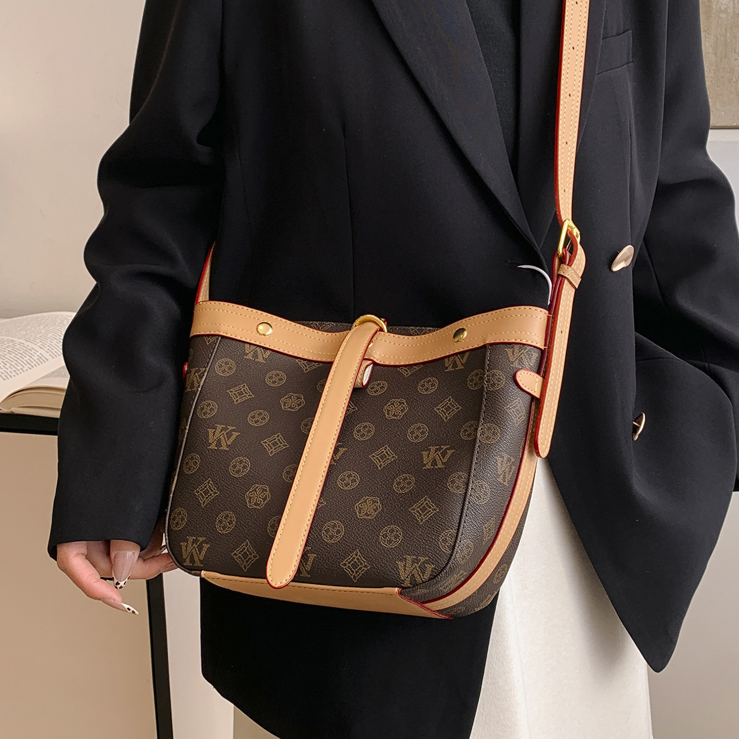 乐小野2025新款时尚百搭水桶包