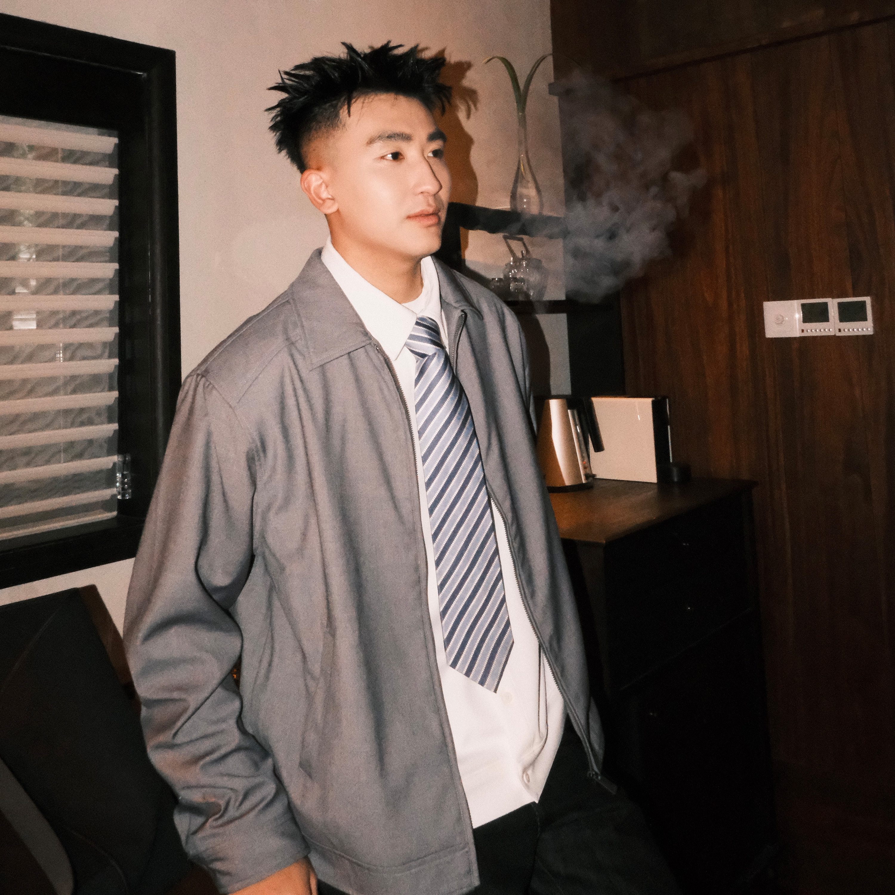 SANBAI灰色翻领短款夹克