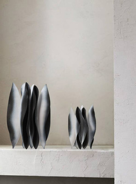 现代艺术感陶瓷装饰摆件