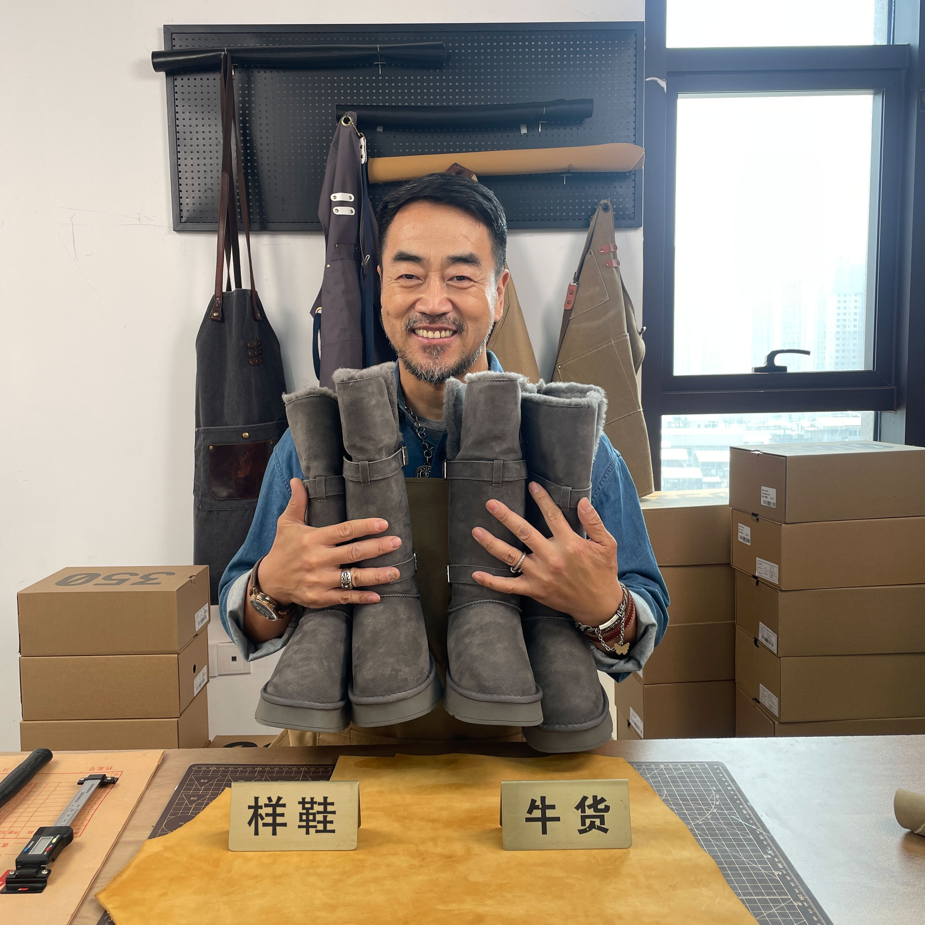 高筒灰色雪地靴女冬季新款厚底