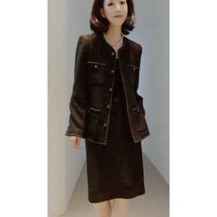 立体羊毛花呢 香风套装 四贴袋 经典 珍珠钻石扣 繁星点缀