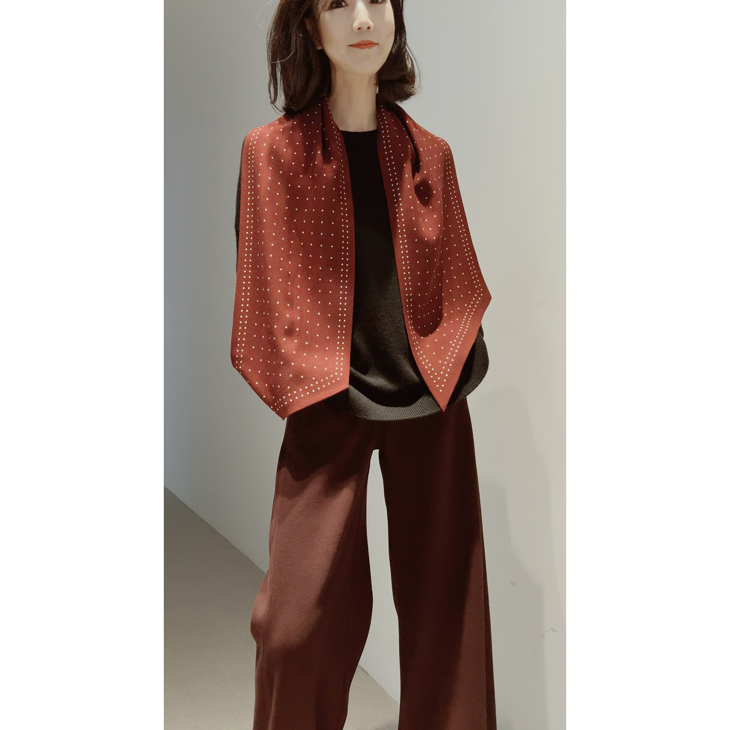 纯羊毛高精印花手工卷边方巾围巾