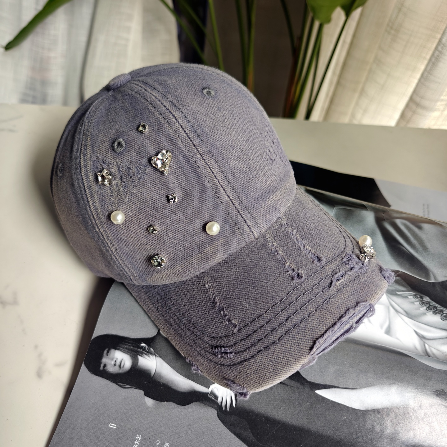 原创手工钉珠重工水钻破洞帽