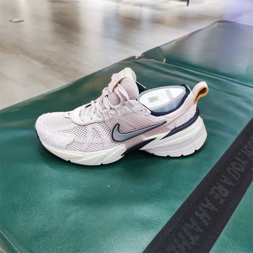 正品NIKE耐克女子夏新款轻便网面透气复古运动休闲鞋 FN6703-001