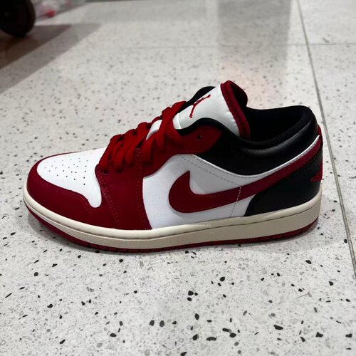 NIKE耐克女鞋26新年款AIR JORDAN 1红色篮球休闲运动鞋DC0774-160