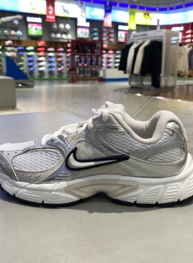 Nike耐克女鞋透气V5 RNR复古跑步鞋运动休闲老爹鞋HQ7901-104