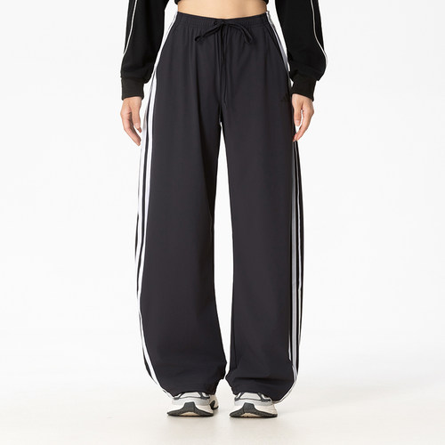 Adidas阿迪达斯女三条纹舞动防晒休闲运动裤香蕉裤梭织长裤KX6695