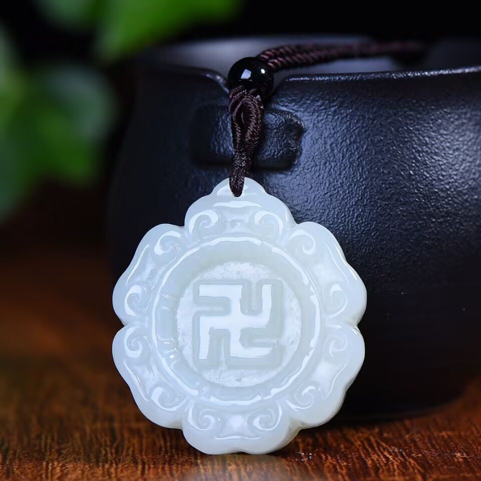 天然和田玉吉祥卐字玉牌吊坠中式白色玉石简约项坠带绳男女通用