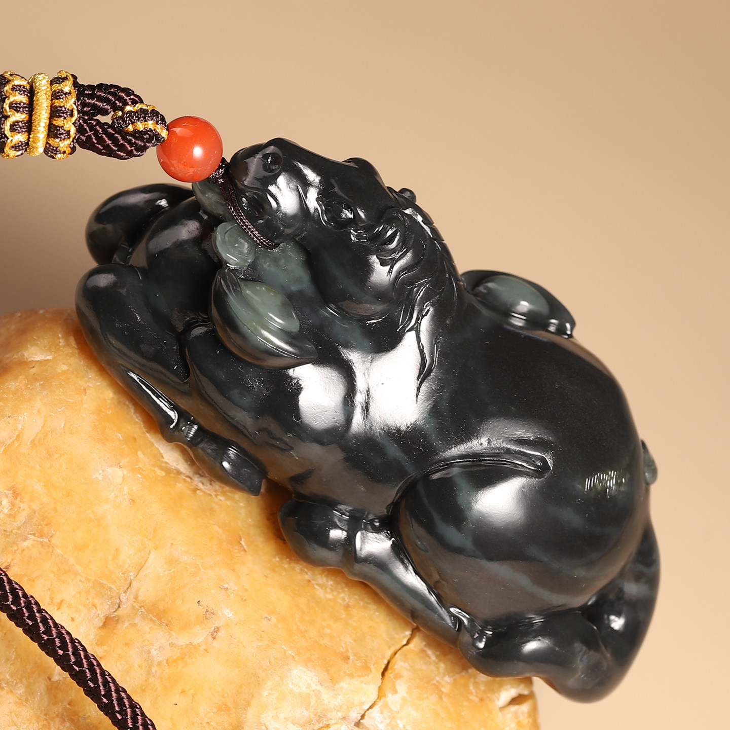 新疆和田玉籽料聚墨青肉马上有钱生肖马挂件吊坠手把件玉佩将将