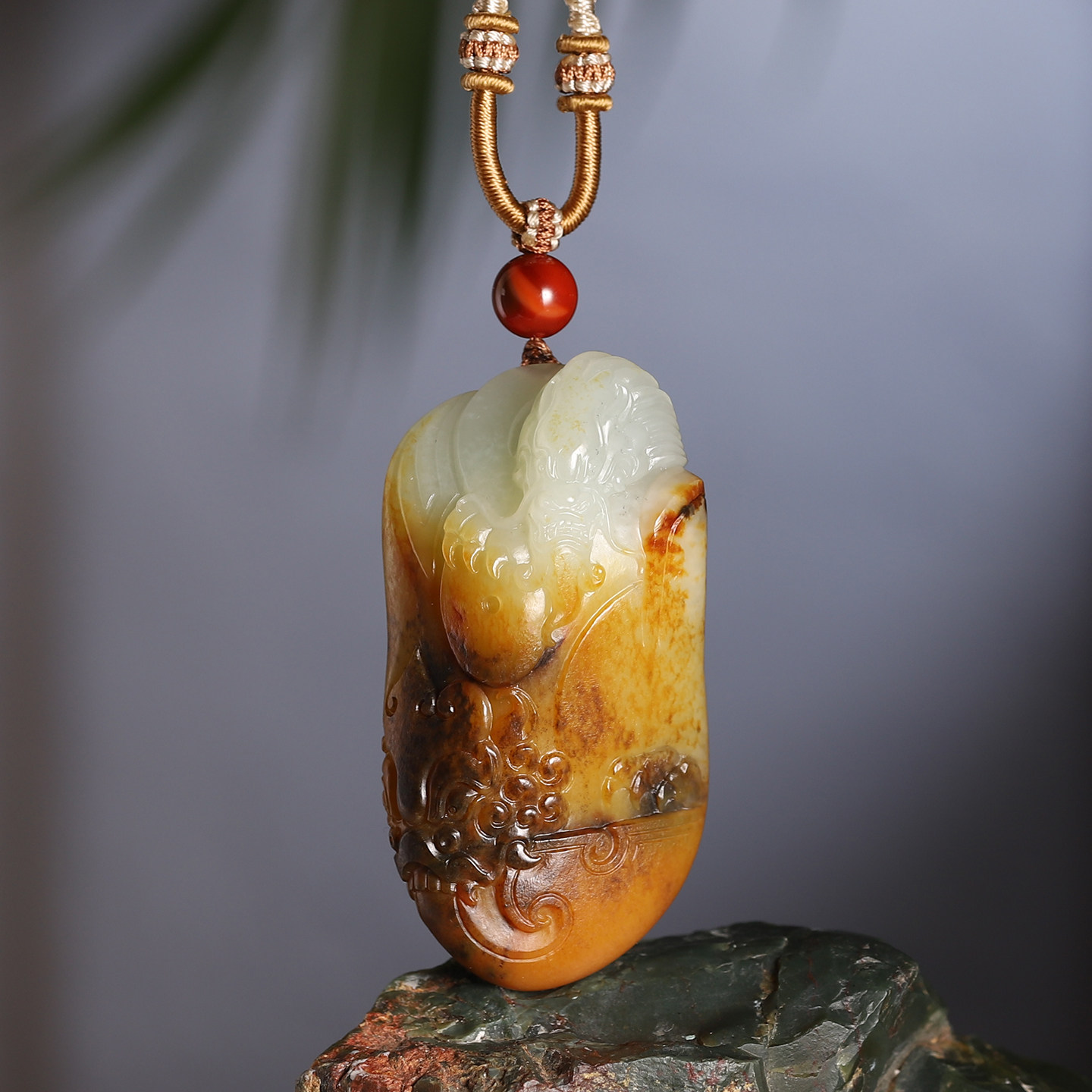 新疆和田玉独籽黄沁籽料府上有龙守护吊坠天然玉石挂件玉佩将将