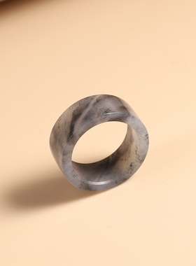 和田玉青花籽料宽条素圈扳指