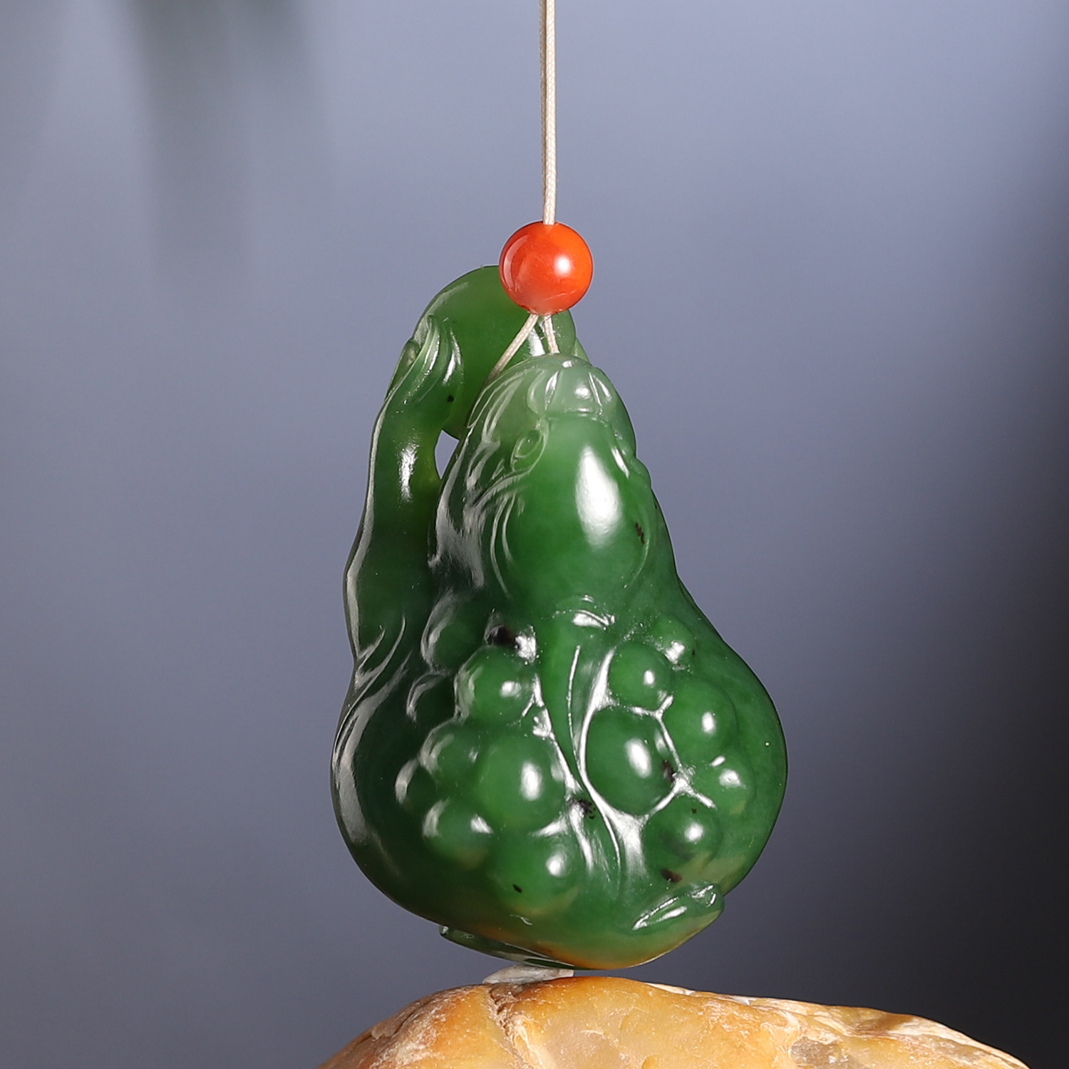 天然俄料和田玉碧玉菠菜绿老料三足金蟾吊坠玉佩将将