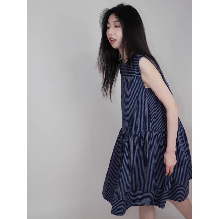 日韩蓝色条纹无袖衬衫裙子女设计感夏季宽松收腰大码背心连衣裙女
