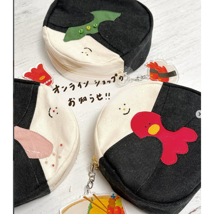 日本本土代购手工布艺拼接饭团样零钱收纳包毛绒小动物手作包玩具