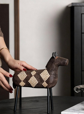 轻奢小众几何动物树脂桌面摆件