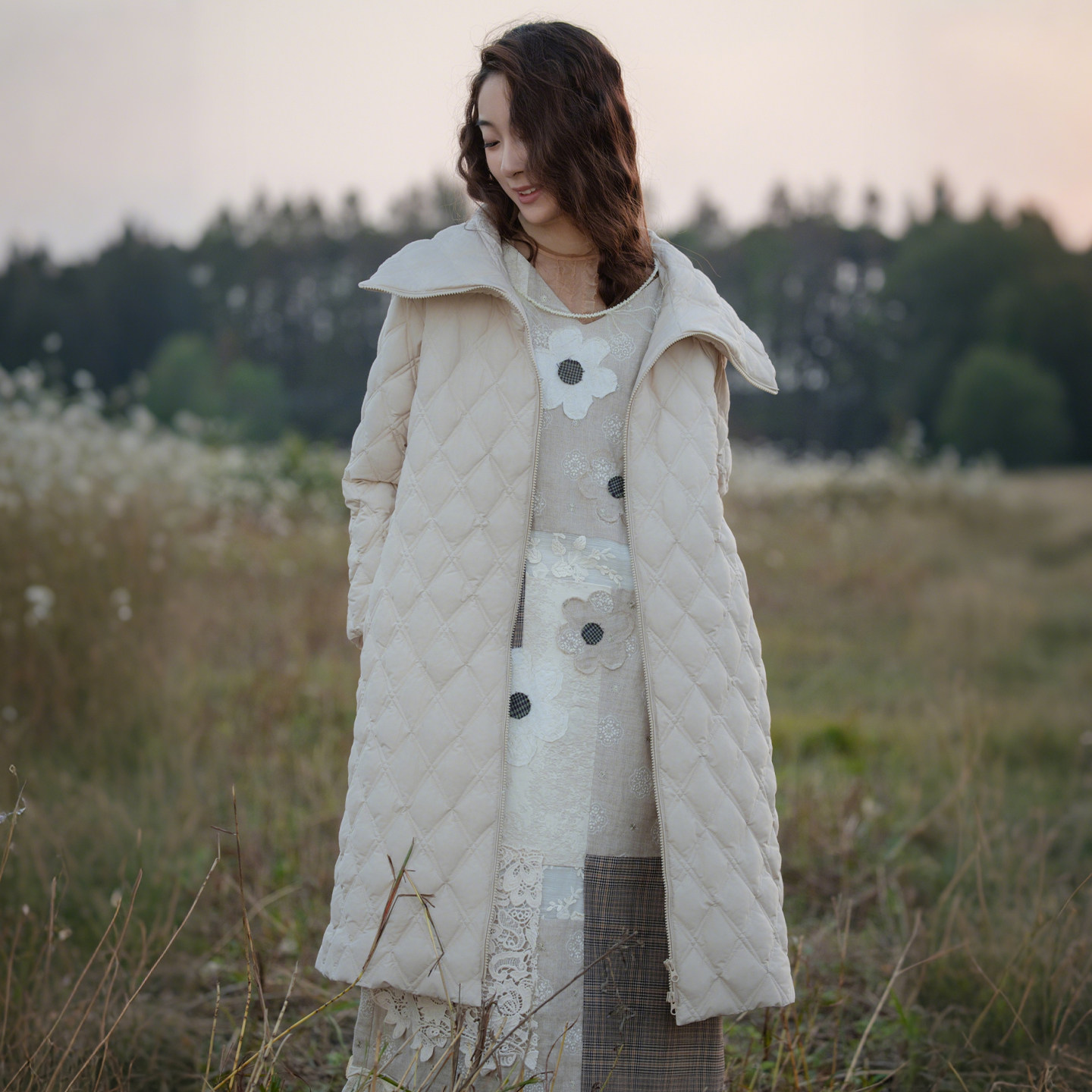 README简约长款翻领羽绒服