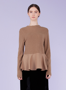 readme新品女驼色长袖圆领绵羊毛荷叶边针织套衫B30228346