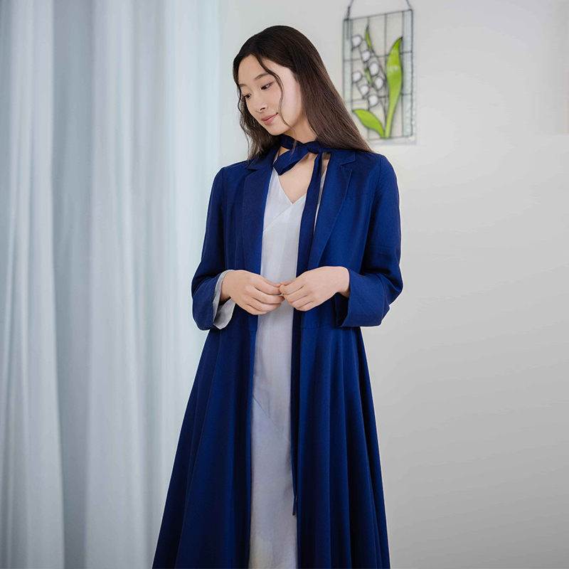 README长款轻薄风衣