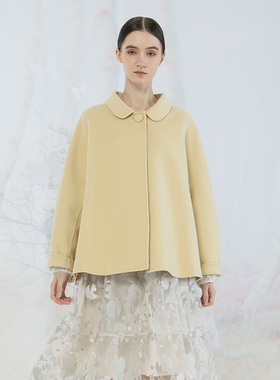 Readme读我秋冬新品女黄色娃娃领一粒扣翻领宽松短大衣B10902301