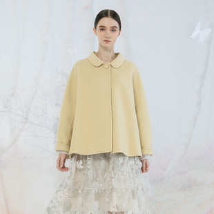 Readme读我秋冬新品女黄色娃娃领一粒扣翻领宽松短大衣B10902301
