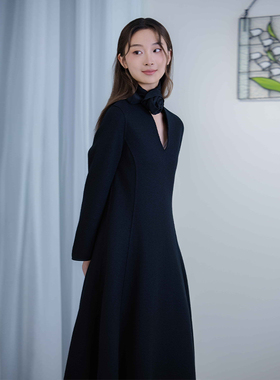 READ_ME读我黑色装饰围巾V领修身连衣裙B30820514