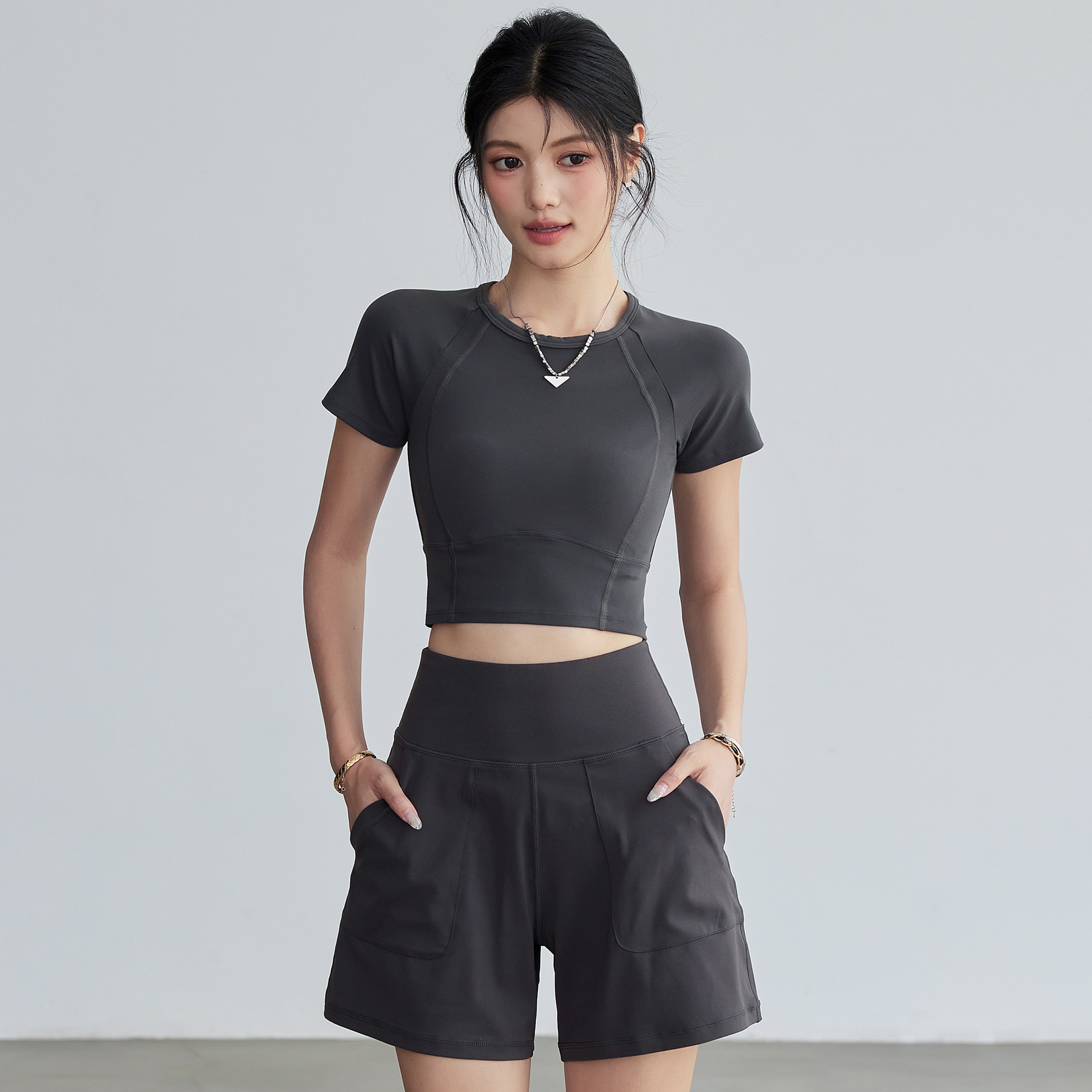 岚纹紧身修身短款运动健身服上衣图片