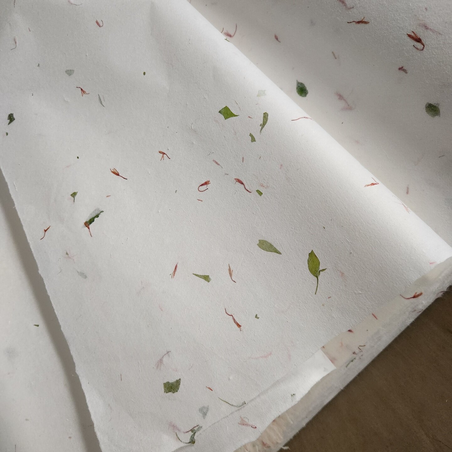 手工四六尺半生熟构树红花茶叶云龙皮纸宣纸书法作品装饰包装专用