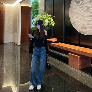 十字架印花直筒弯刀牛仔裤