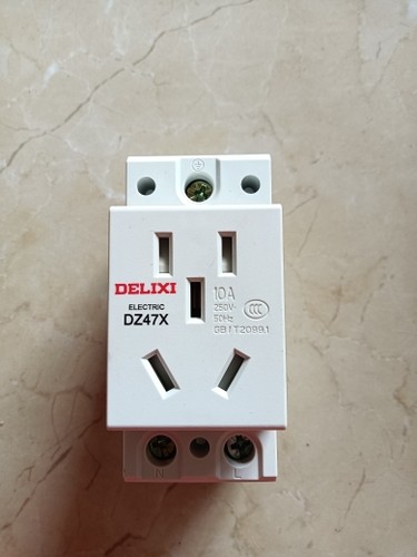 全新原装德力西五孔插座DZ47X 10A