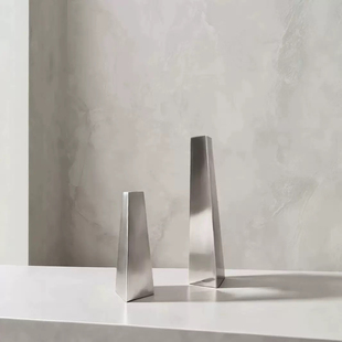 包豪斯中古风不锈钢花瓶客厅插花餐桌玄关侘寂摆件高级感极简花器