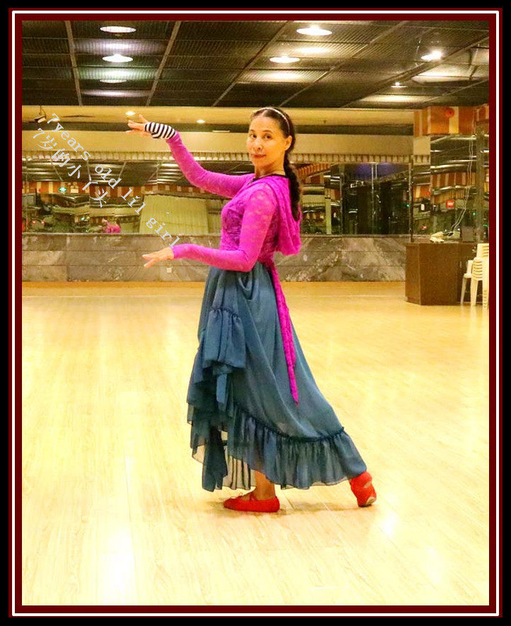 肚皮舞套装新款秋冬韩国蕾丝风帽复古小上衣 品牌DDV01