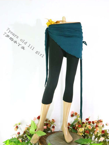 7岁的小丫头肚皮舞胯巾