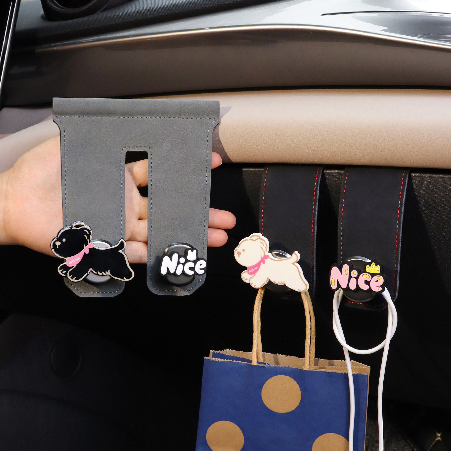 2025新款可爱小狗通用车内副驾驶手套箱双挂钩车载挂勾前排收纳钩