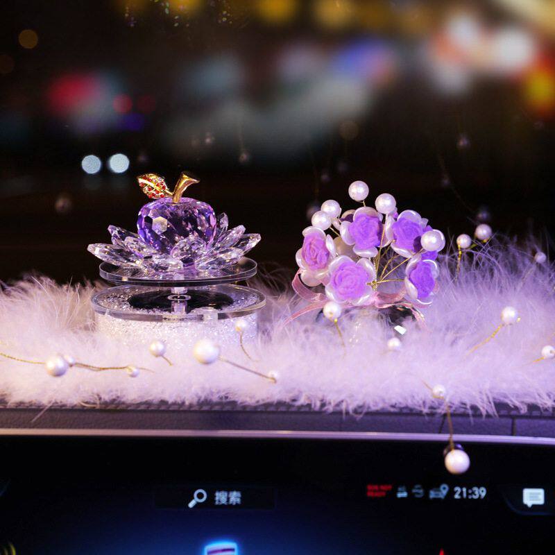 太阳能旋转水晶苹果车载莲花香水座摆件汽车内饰女气质优雅中控台